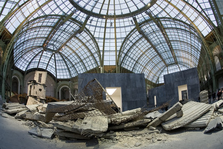 See the media:Monumenta 2007, Anselm Kiefer. Panoramic view.