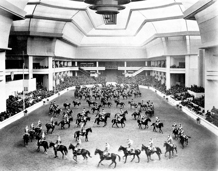 See the media:Horse show in April 1937
