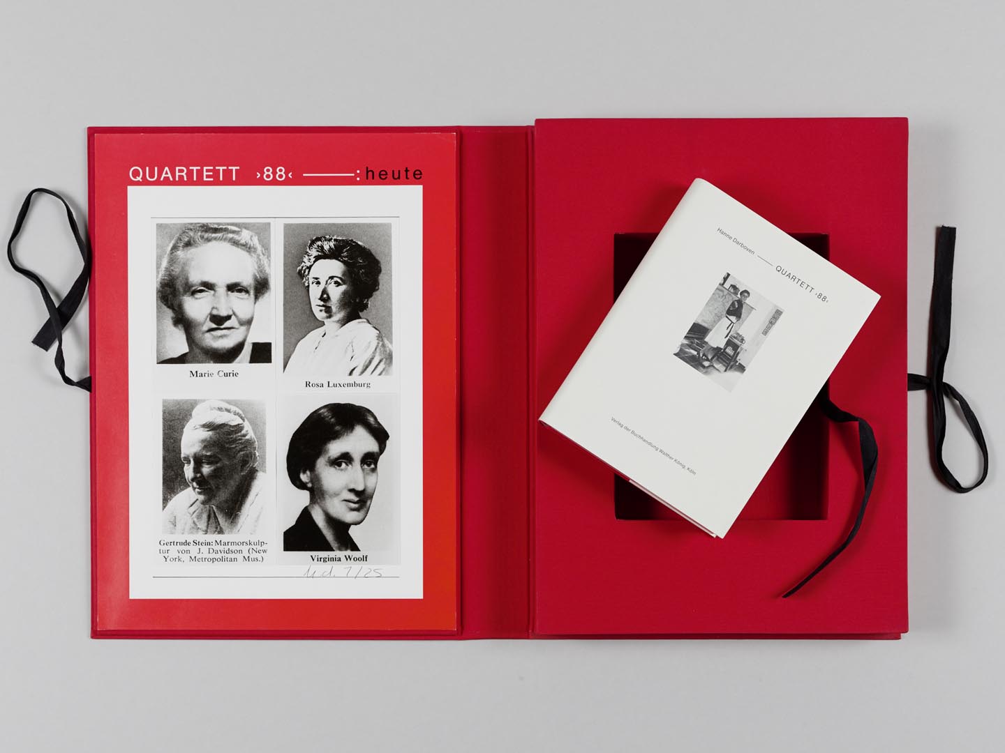 Hanne Darboven "Quartett 88" 1990 42 x 29,7 cm Deluxe edition (Ed. 7/27): book, and set of 6 offset prints (with photographs mounted) © Hanne Darboven Foundation, Hamburg Courtesy Sprüth Magers / Photo: © Felix Krebs © ADAGP, Paris 2023