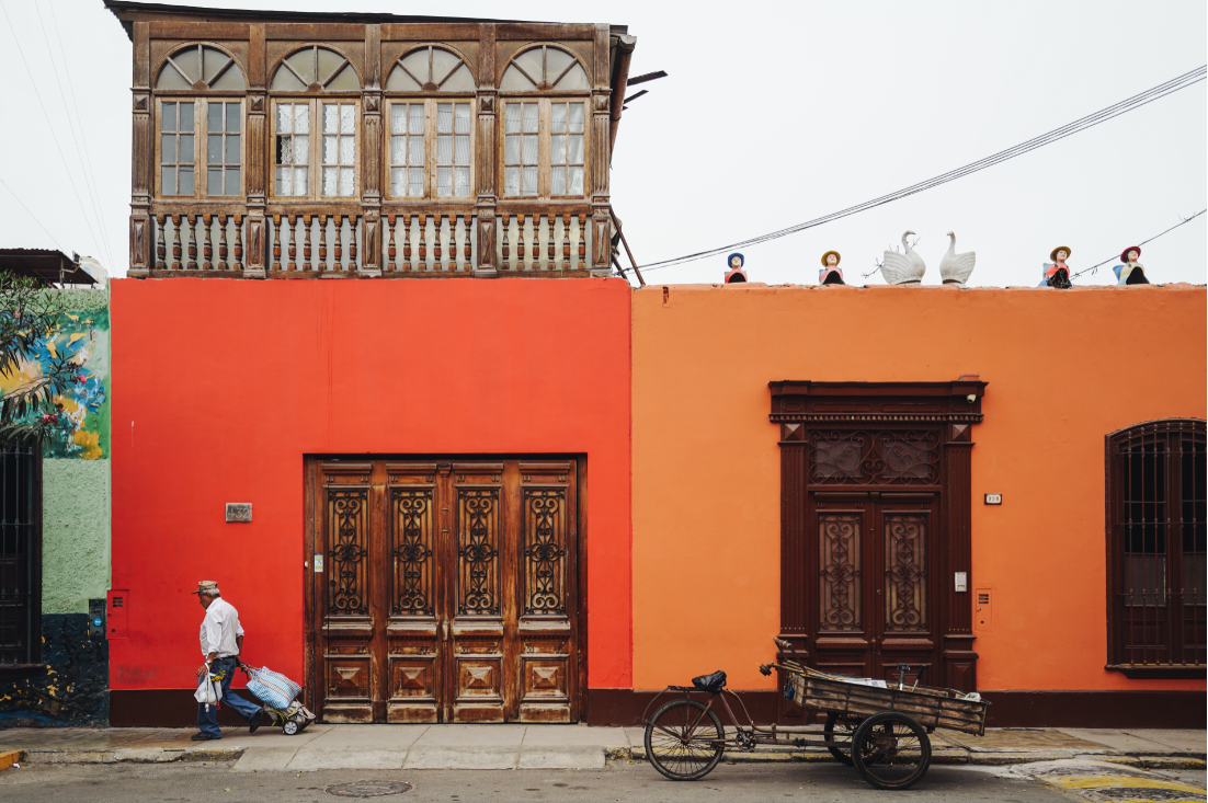 VuTheara Kham, Rue colorée à Barranco, Lima, Pérou, 2017, impression numérique