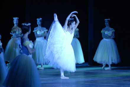 Voir le média:Les Étés de la danse, 2007. La grâce des danseuses du Ballet national de Cuba.