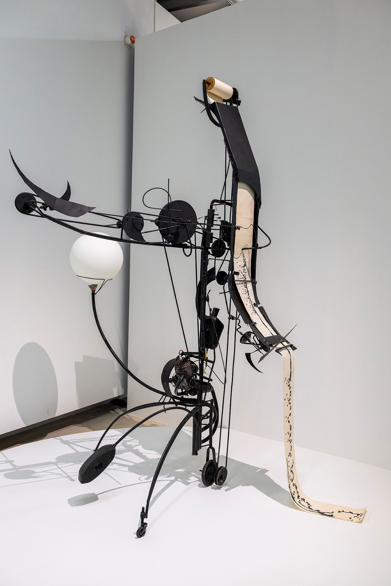 Art at full throttle: Jean Tinguely's drawing machine at the Grand