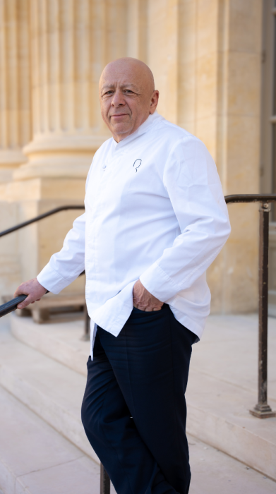 Portrait du chef Thierry Marx devant le Grand Palais