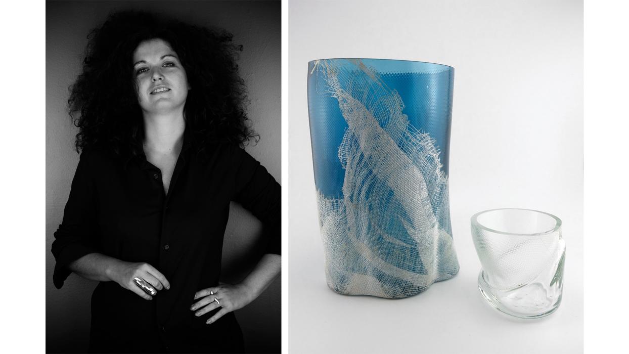 Portrait de Vanessa Mitrani et vue de ses créations de verre