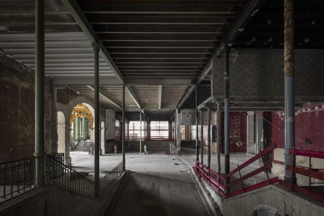 Vue de la place centrale pendant les travaux
