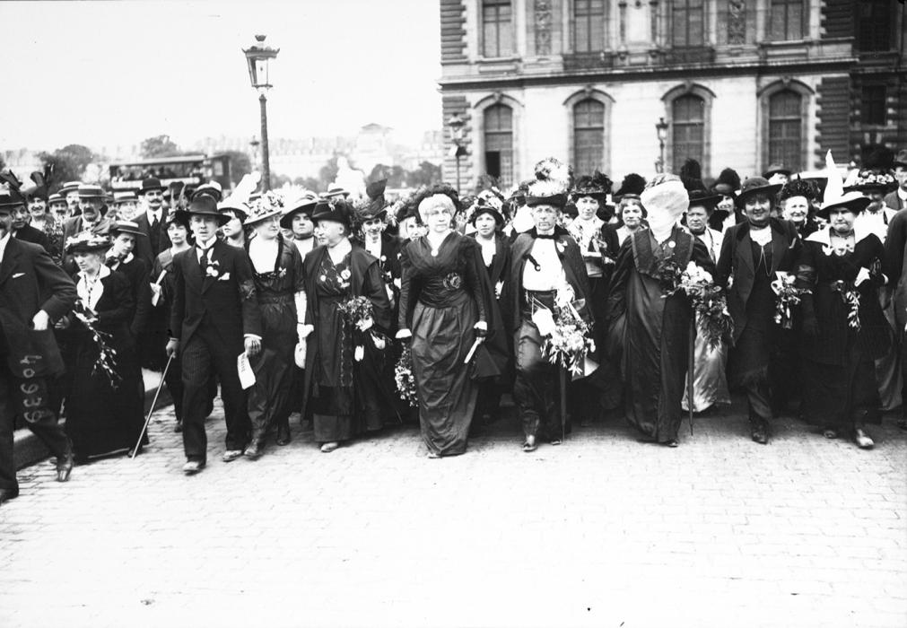 Manifestation des suffragettes, Mme Séverine en tête du cortège, © BnF, Dist. RMN-Grand Palais / image BnF