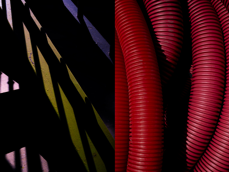 Détails du chantier, tuyaux rouges et reflets en couleurs
