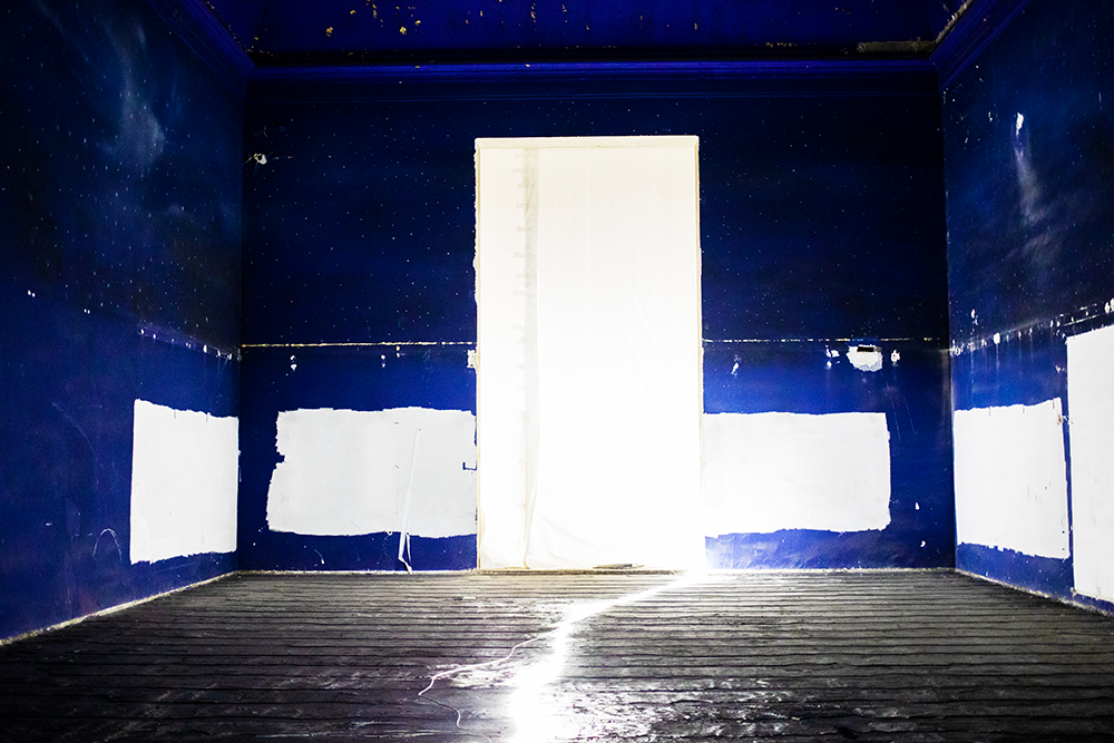 Espace du Grand Palais en travaux, tons bleus