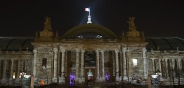 Voir le média:La façade du Grand Palais illuminée par Charles Sandison