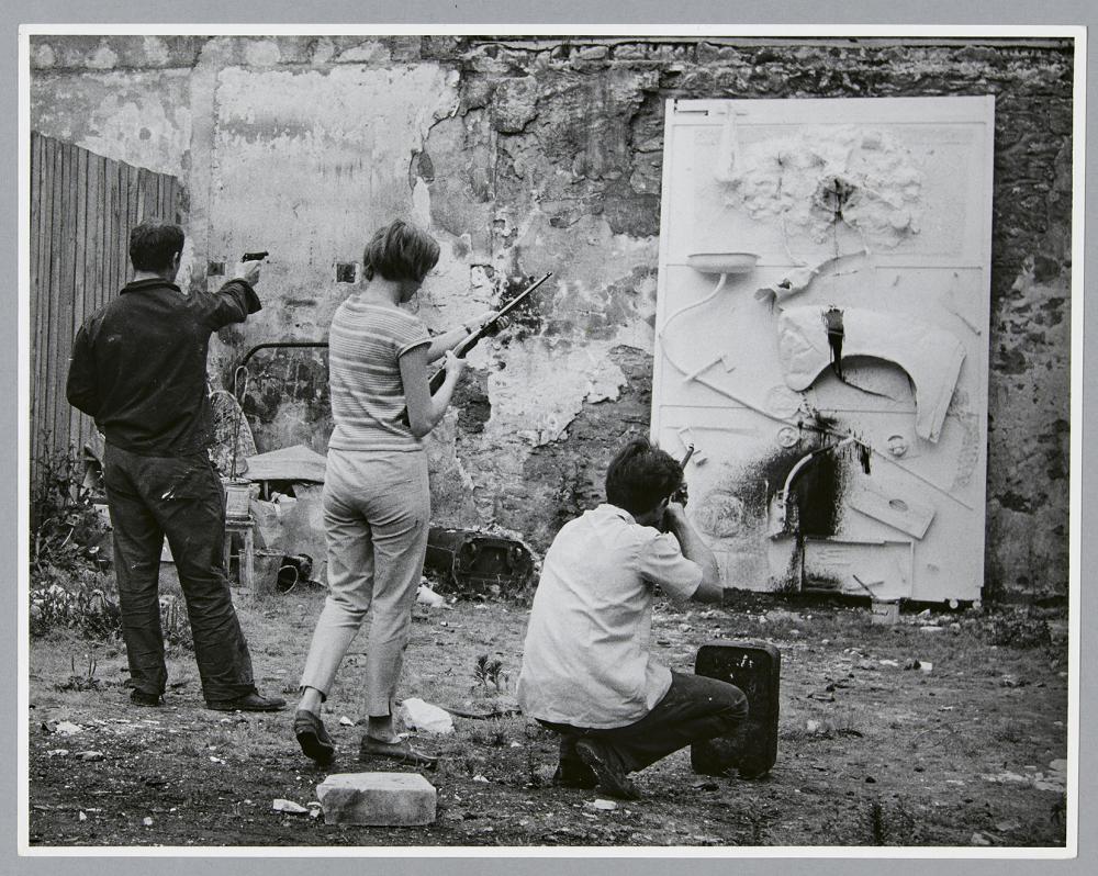 Séance de tir avec Niki de Saint Phalle et Jean Tinguely
