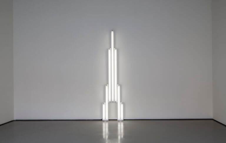 Photo de l'œuvre "monument for V. Tatlin" de Dan Flavin