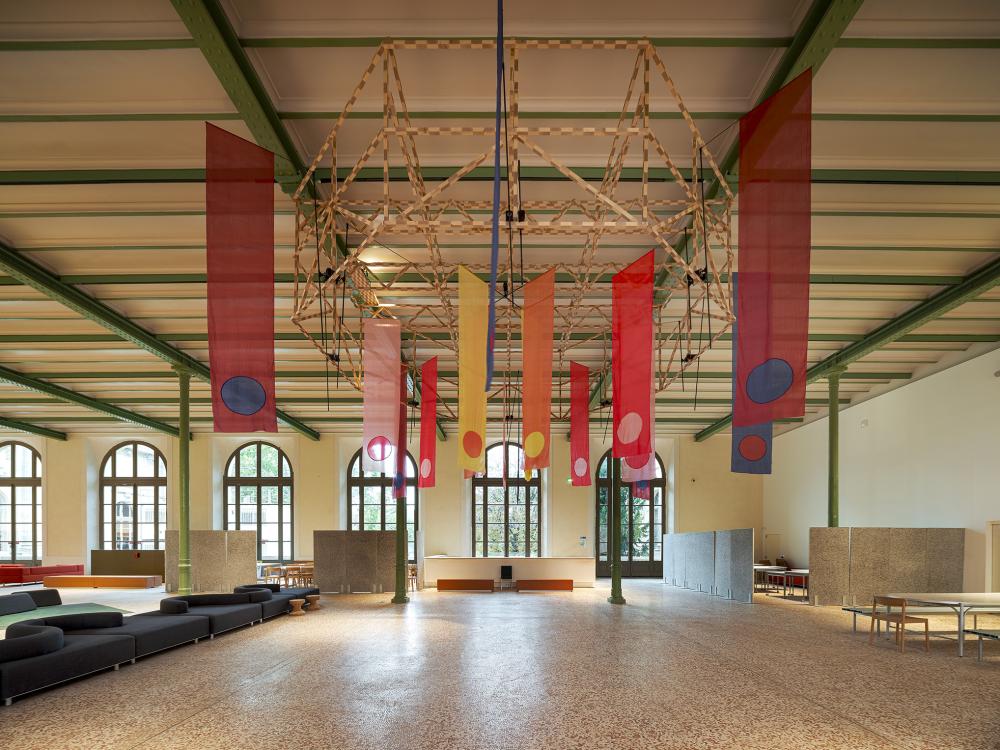 Vue de l'installation "Voûtes et volutes" de Pinaffo et Pluvinage  