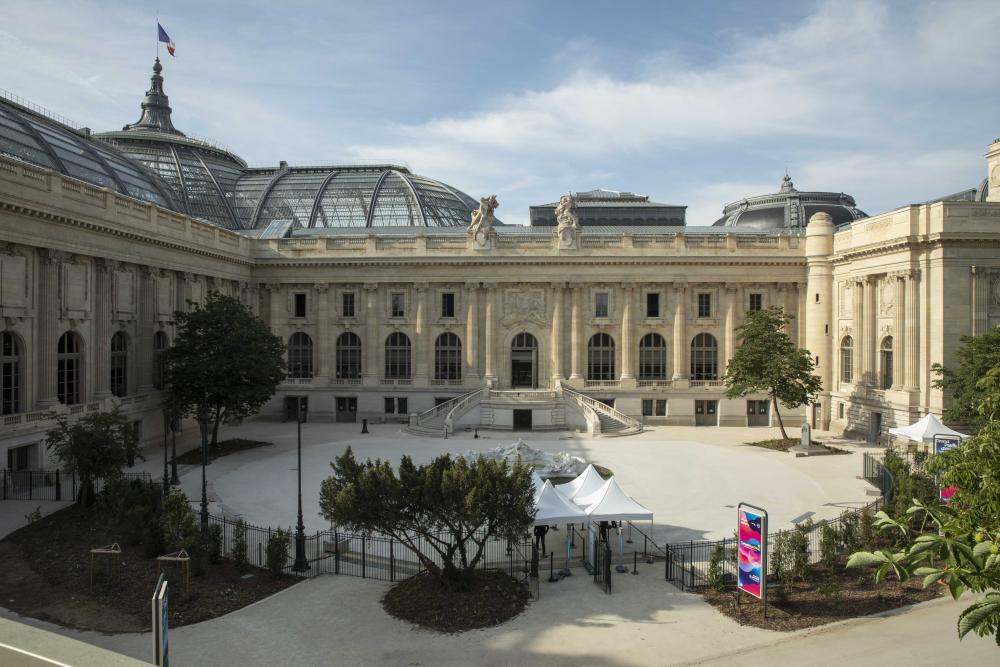 Vue du Grand Palais depuis le square Jean Perrin