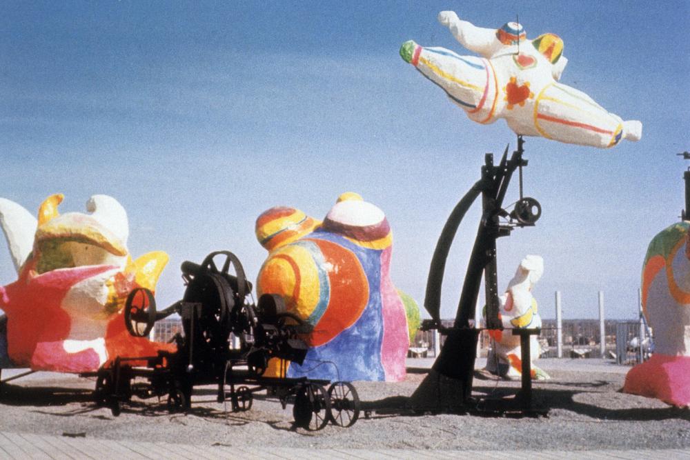 Photo du Paradis fantastique avec 4 sculptures colorées