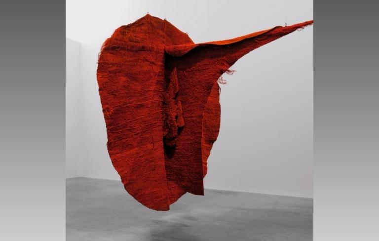 Magdalena Abakanowicz : Abakan rouge, 1969