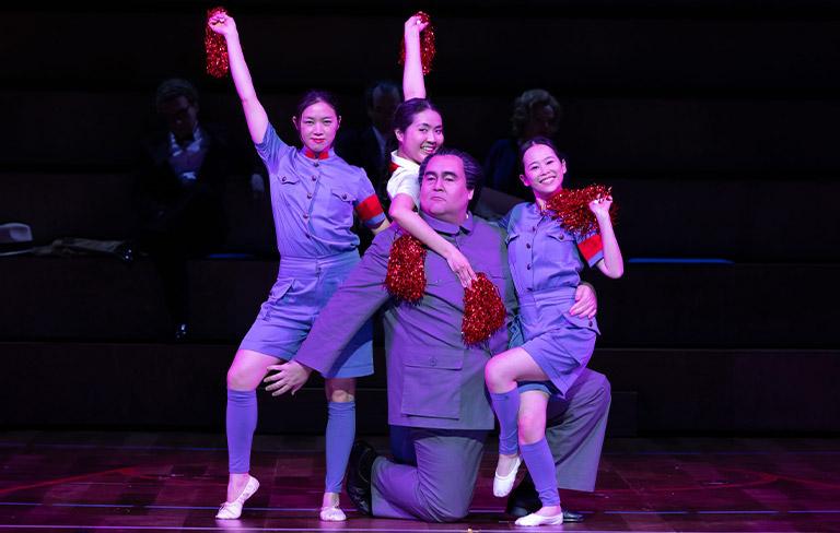 Prise de vue du spectacle Nixon in China à l'Opéra national de Paris