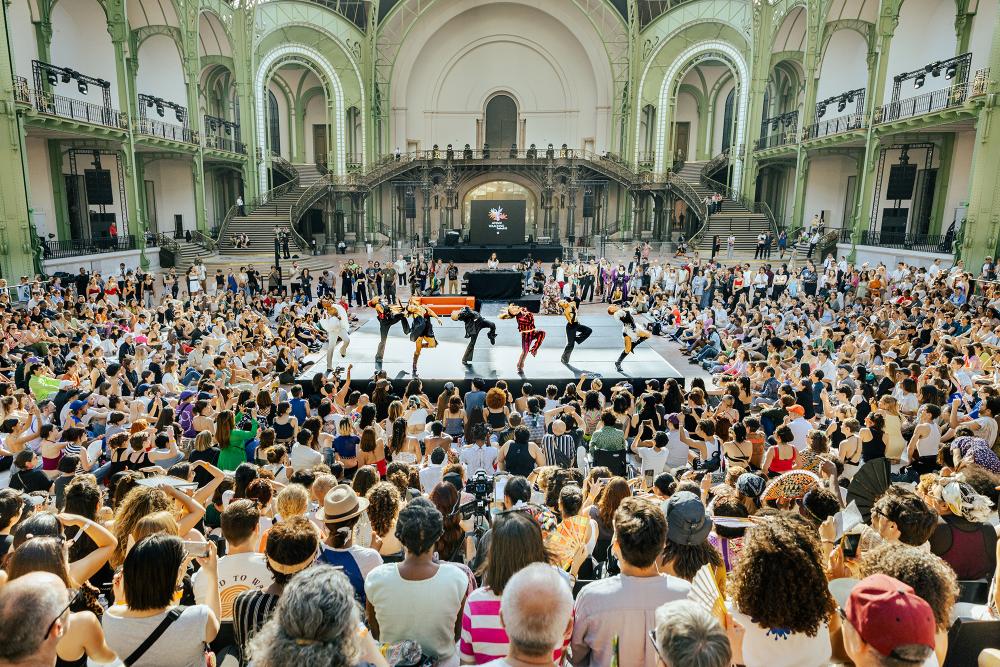 Danseurs et danseuses lors de l'édition 2025 de l'évènement All World Waacking Battle 2vs2