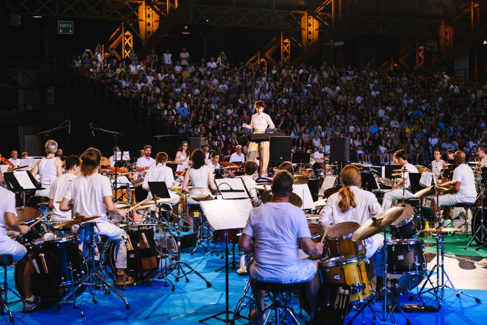 Des batteurs et batteuses en pleine représentation avec Lucie Antunes