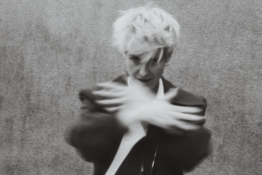 Photographie portrait de Lucie Antunes en noir & blanc
