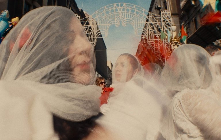 2.	Pauline Curnier Jardin, Fat to Ashes, 2021, photogramme. Courtesy de l’artiste, Ellen de Bruijne Projects (Amsterdam) & ChertLüdde (Berlin)
