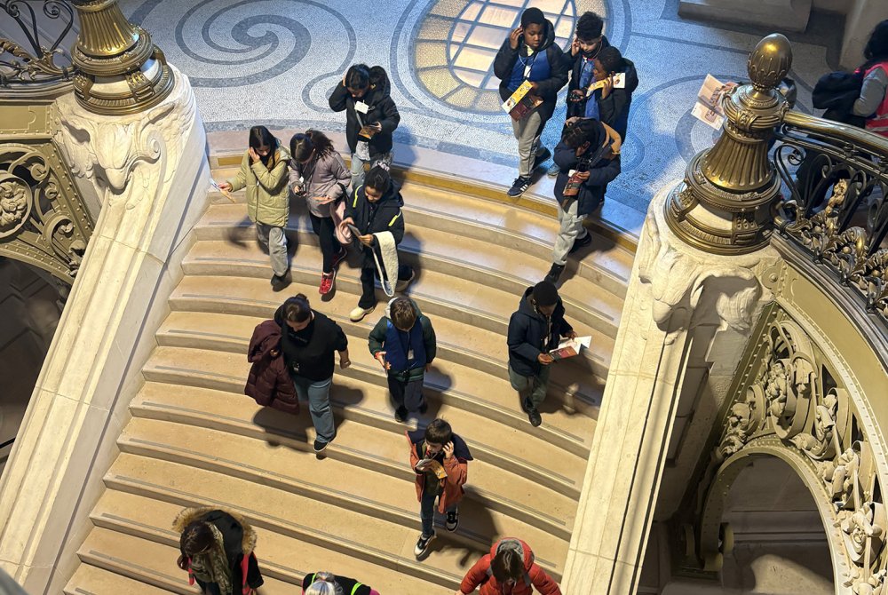Enfants en visite au Grand Palais