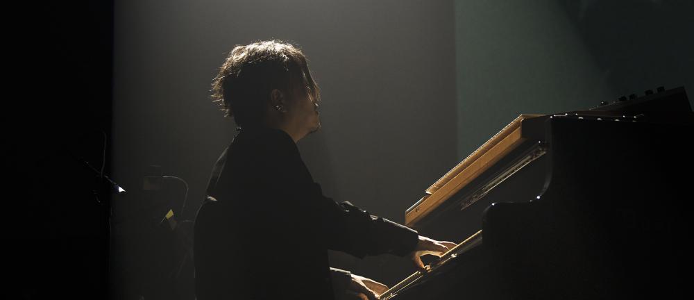 Visuel de performance de l'artiste