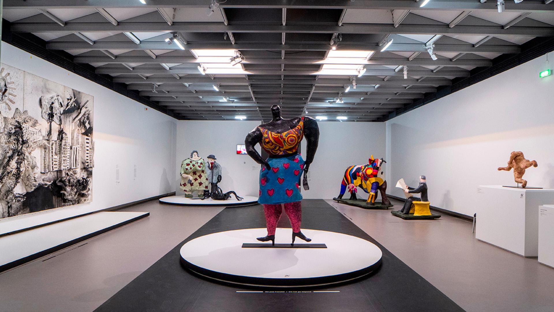Vue de l'exposition Niki de Saint Phalle, Tinguely, Hulten