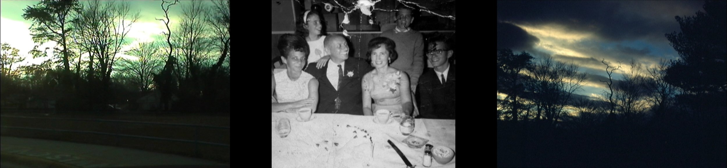 Photographies issues de l'oeuvre "Sisters, Saints, Sibyls", dont un portrait de la famille Goldin en noir et blanc