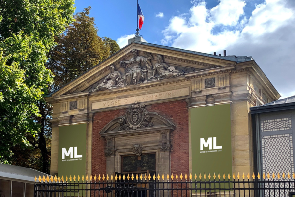 Façade du Musée du Luxembourg pendant l’exposition Léon Monet. Frère de l’artiste et collectionneur © Didier Plowy pour le GrandPalaisRmn