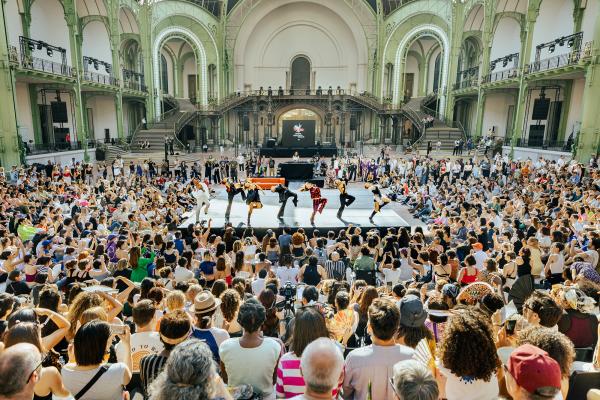 Danseurs et danseuses lors de l'édition 2025 de l'évènement All World Waacking Battle 2vs2