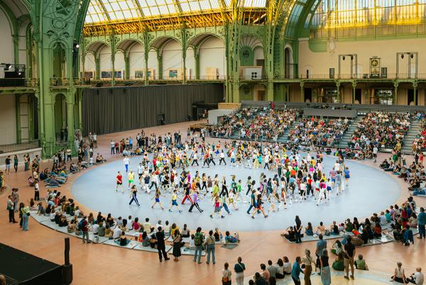 Des danseurs dans la Nef du Grand Palais