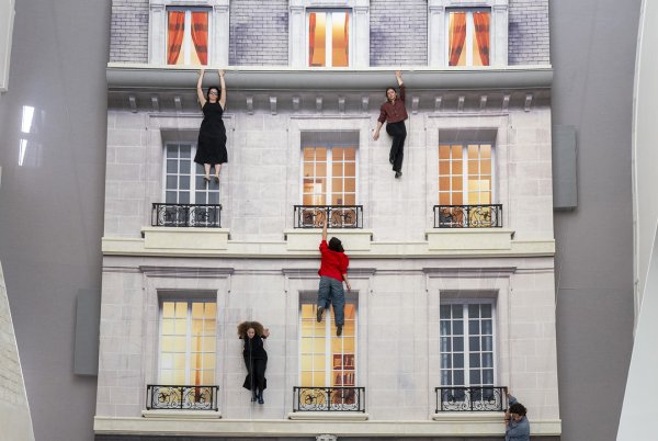 Vue de l'exposition Leandro Erlich