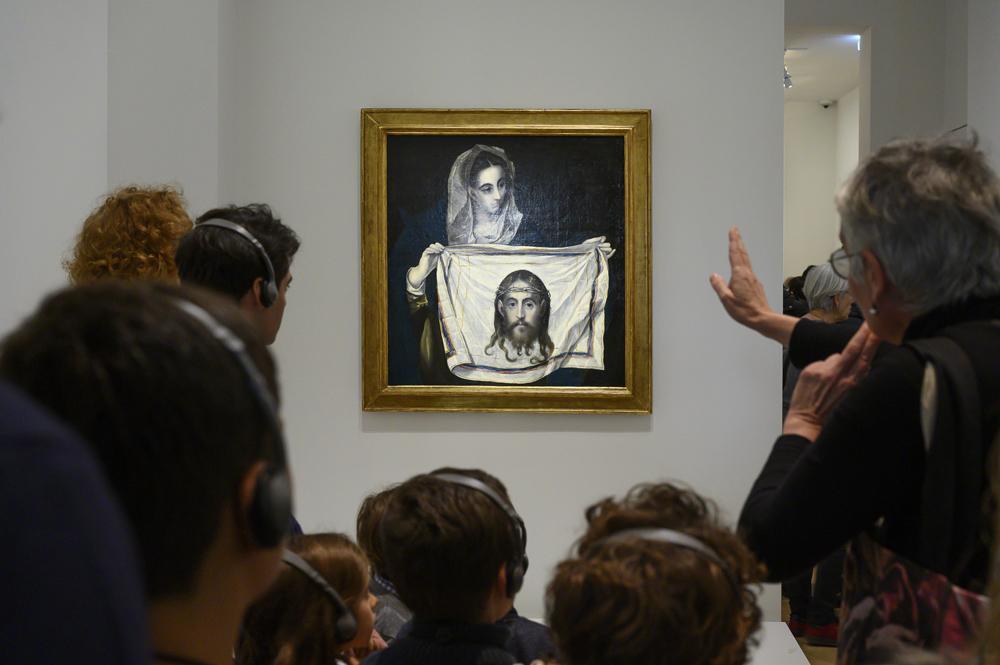 Vue d'une visite guidée en groupe dans l'exposition Greco en 2019