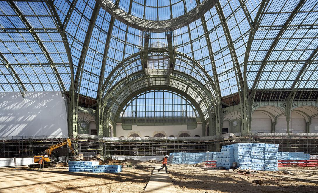 Nef du Grand Palais pendant les travaux avec les échafaudages 