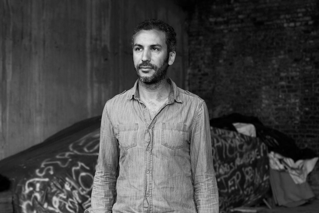 Portrait en noir et blanc de Mohamed El Khatib