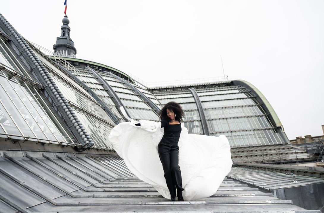 Josépha Madoki sur le toit du Grand Palais