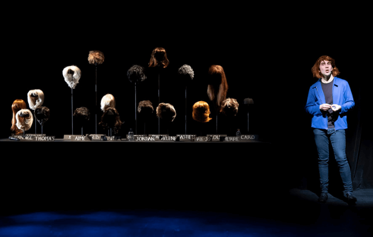 Photographie du spectacle Thomas joue ses perruques