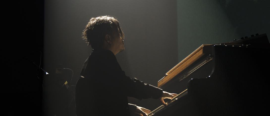 Visuel de performance de l'artiste